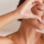 Laechelnde Frau mit gesunder Haut | Laserzentrum Essen