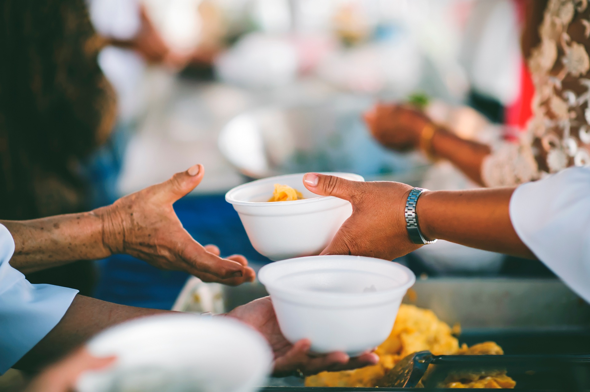 Essensausgabe an Menschen in Not | Spenden Schweiz